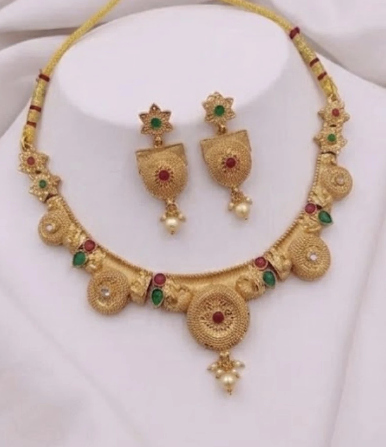 Traditional jewellery - Image 5
